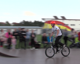 V Dolním Němčí otevřeli skatepark freestylovou show