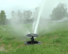 Na fotbalovém hřišti mají nový závlahový systém