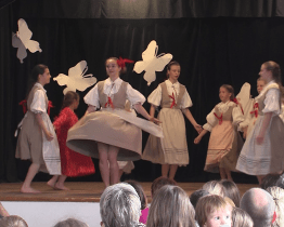 Svátek matek oslavili tradičně  folklorem