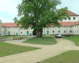 Rekonstrukce hospodářského dvora v Rymicích je u konce