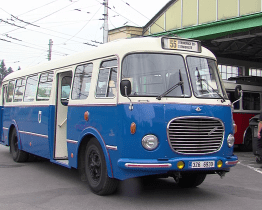 Město křižovaly historické trolejbusy a autobusy