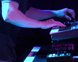 V zahrádce Café Klášter zahrála pražská kapela DUKLA