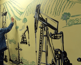 Vlakový podchod v Hodoníně zdobí těžba ropy