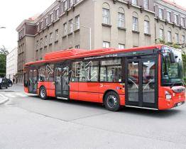 Do Valašského Meziříčí se vrací MHD zdarma. Od neděle budou po městě jezdit autobusy na stlačený zemní plyn