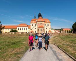 Dvacet statečných se vydalo na týdenní pouť z Velehradu do Nitry. Pěšky zdolají 200 kilometrů
