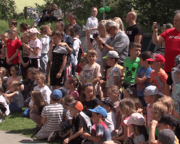 Rodiče a děti z mateřské i základní školy se bavili společně na zahradní slavnosti 