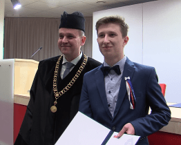 Uherskobrodští studenti si převzali maturitní vysvědčení