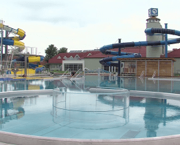 Obří koupaliště pro 1500 návštěvníků prošlo předposlední kontrolou 