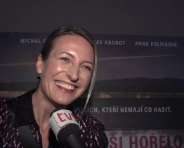 Na předpremiéru filmu Kdyby radši hořelo přijela Anna Polívková