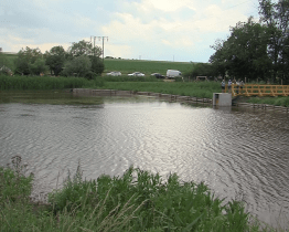 Zrekonstruovaný rybník Škrlovec už láká k procházkám 