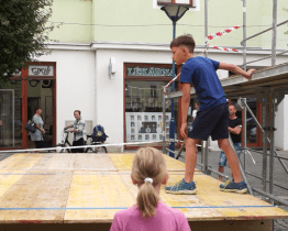 Na náměstí poměřili své dovednosti mladí parkouristé