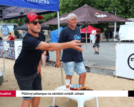 Plážový pétanque na náměstí ovládli Johani