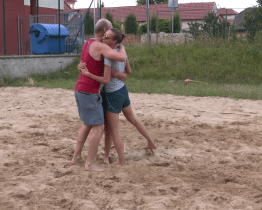 Televizáci utužovali kolektiv na staroměstském písku