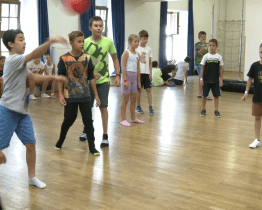 Na příměstském táboře se dětí učí odvaze a překonávání překážek