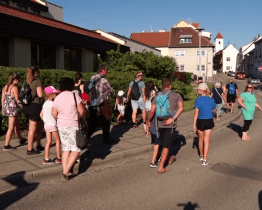 O procházky Planetární stezkou mají turisté i domácí velký zájem