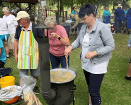 Na Štrúčkobraní vařili česnečku i darovali kostní dřeň