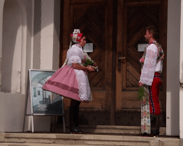 Hody bez omezení si krojovaní užili