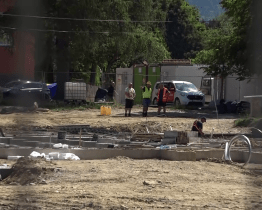 Stavba Kulturního centra v Rožnově po dlouhých jednáních pokračuje. Navýšení ceny se však stále řeší