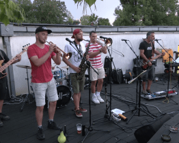 Hudební barmani koncertovali v atriu Kina Hvězda 