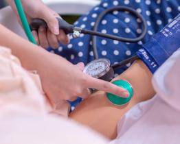 Baťova univerzita otevírá nový studijní program. Ten má propojit zdravotní a sociální oblast