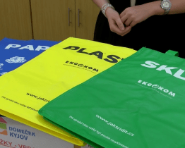 Domácnosti si mohou vyzvednout tašky na odpad