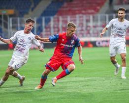 Slovácko podlehlo mistrovské Plzni 0:3 a kleslo na deváté místo. Výsledek je ostuda, zlobil se kouč Svědík