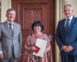 Starosta Brodu poblahopřál Miroslavě Polákové k medaili 1. stupně MŠMT 