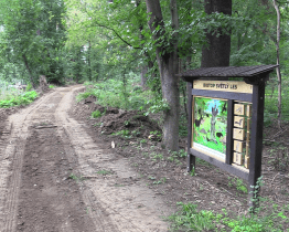 V zámeckém parku přibyla naučná stezka o přírodě