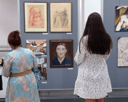 V Galerii ZUŠ vystavují absolventi výtvarných kurzů pro dospělé