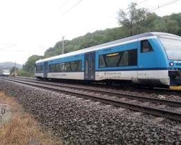 Mezi Napajedly a Huštěnovicemi srazil rychlík člověka. Ten na místě zemřel