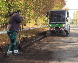 Veselské služby čistí cestu přes železárny