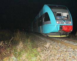 Vlak zachytil tři nelegální migranty ležící u kolejí. Jeden zemřel, dva jsou v kritickém stavu