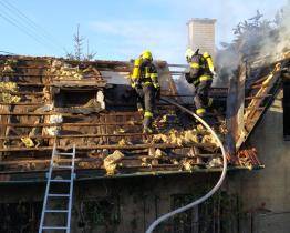 V Zádveřicích hořel rodinný dům. Uvnitř se našlo ohořelé lidské tělo