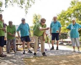Kraj chce k Senior pasům zavést také slevy pro rodiny 