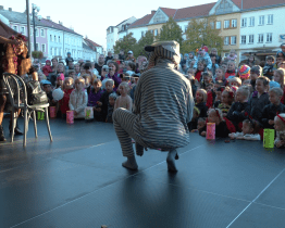 Masarykovo náměstí rozsvítil lampionový průvod