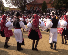 Hody doprovázelo vystoupení domácích souborů 