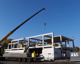 Budova aquacentra už stojí na svém místě