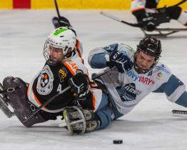 Zlínští sledge hokejisté stáhli třígólové manko a jako první v lize bodovali s Karlovými Vary