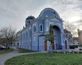 Rekonstrukce Knihovny BBB je hotová. Budova po letech změnila ikonickou barvu