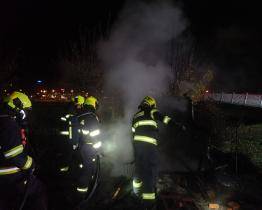 Dva požáry během několika hodin. Ve Fryštáku shořela klubovna, v Loukách zahradní chatka