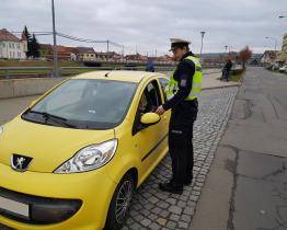 Rychlá jízda i nerespektování červené. Někteří řidiči za volantem riskují