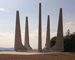 Oprava památníku protifašistického odboje na Ploštině