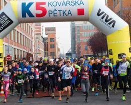 V továrním areálu bude v sobotu rušno. Poběží se zde Kovářská pětka