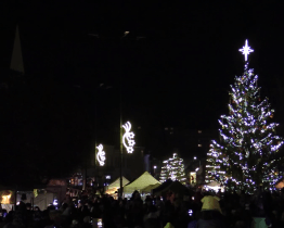 Rozsvícení vánočního stromu v Kyjově provázel rekordní zájem lidí
