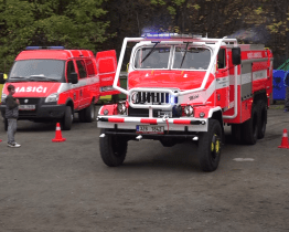 Dobrovolní hasiči odhalili unikátní lesní speciál na podvozku Praga V3S