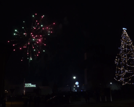 Mikuláš se spustil ze střechy kostela a přivezl velkolepý ohňostroj