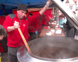 Jarmark v Brumově-Bylnici byl plný hudby a specialit