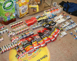 Policisté chytili zloděje přímo při činu. Obsah tašek s lupem je dost překvapil