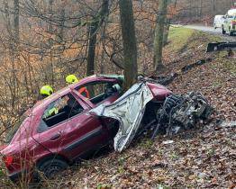 Vážná nehoda na Zlínsku. Student spěchal do školy, u Bohuslavic narazil do stromu