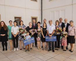 Kraj hledá tři výjimečné pěstouny